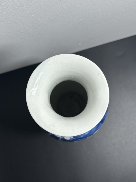 古玩陶瓷晚清光緒·青花留白冰梅圖觀音瓶拍賣,當前價格980元