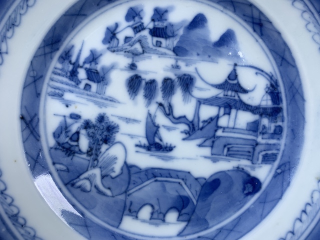 古玩陶瓷清中期·青花山水紋盤拍賣，當(dāng)前價(jià)格468元