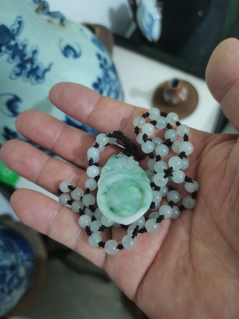 古玩玉器天然翡翠“靈猴獻壽”掛件配上鏈子了。拍賣,當前價格999元