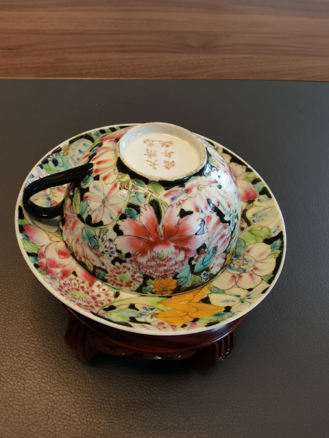 古玩陶瓷大清光緒年製官窯款墨地粉彩百花不落地紋杯碟拍賣,當(dāng)前價格1999元