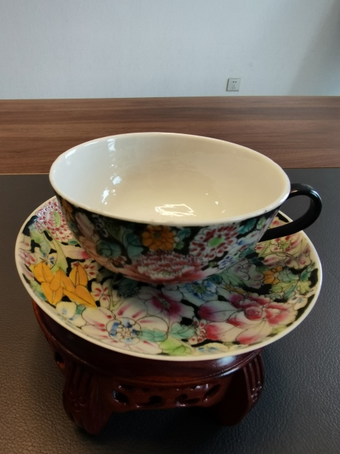 古玩陶瓷大清光緒年製官窯款墨地粉彩百花不落地紋杯碟拍賣,當(dāng)前價格1999元