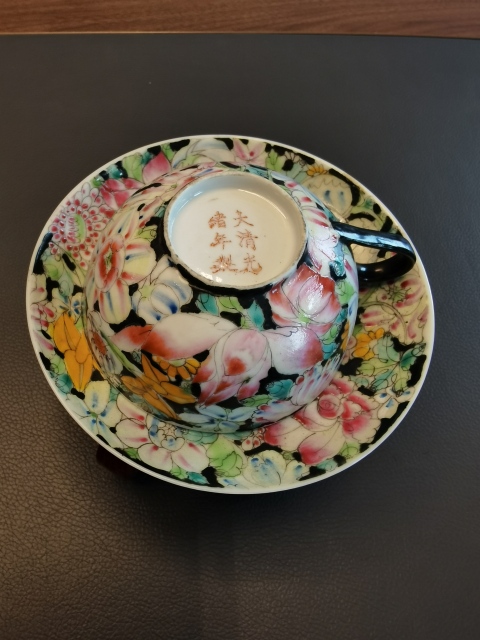 古玩陶瓷大清光緒年製官窯款墨地粉彩百花不落地紋杯碟拍賣,當(dāng)前價格1999元