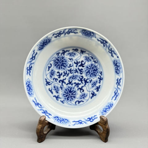 古玩陶瓷清同治官窯青花纏枝花卉紋盤拍賣,當前價格19000元