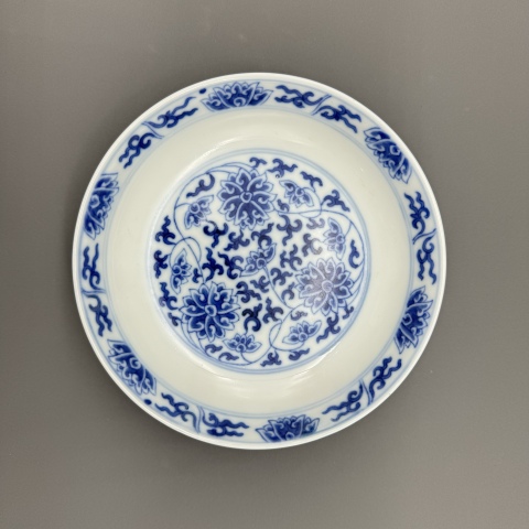 古玩陶瓷清同治官窯青花纏枝花卉紋盤拍賣,當前價格19000元