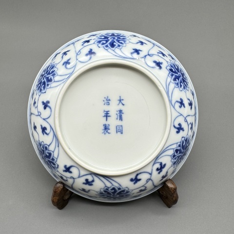 古玩陶瓷清同治官窯青花纏枝花卉紋盤拍賣,當前價格19000元