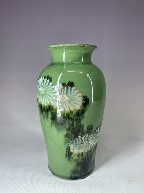 古玩陶瓷民國·綠釉加彩花卉紋瓶拍賣，當前價格958元