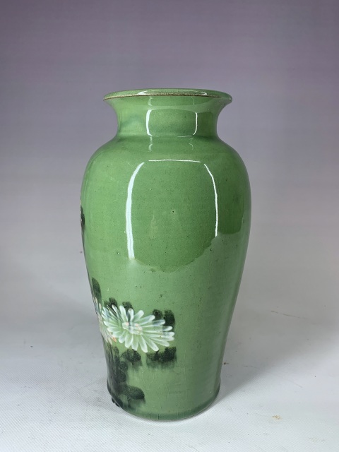 古玩陶瓷民國·綠釉加彩花卉紋瓶拍賣，當前價格958元