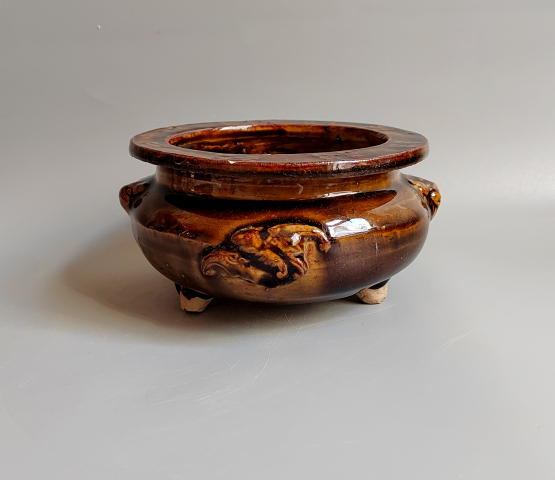 中国古玩　三つ足黒釉香炉7cm11cm 中国古玩 三つ足黒釉香炉7cm11cm