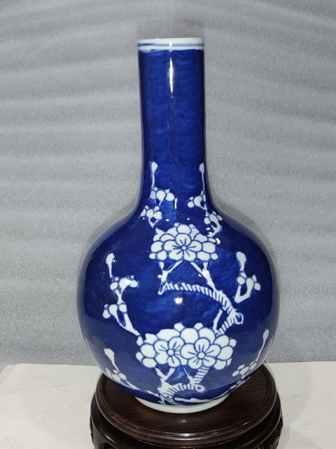 古玩陶瓷青花冰梅紋天球瓶拍賣,當(dāng)前價(jià)格580元
