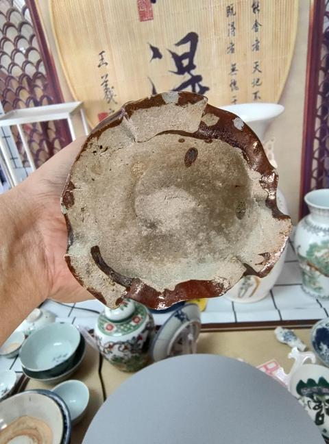 古玩陶瓷民國醬釉堆雕梅花連坐瓶拍賣，當前價格198元