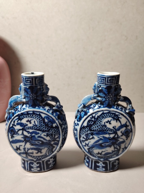 古玩陶瓷清晚期青花龍紋抱月瓶拍賣,當前價格5899元
