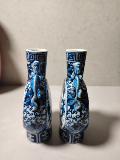 古玩陶瓷清晚期青花龍紋抱月瓶拍賣,當前價格5899元