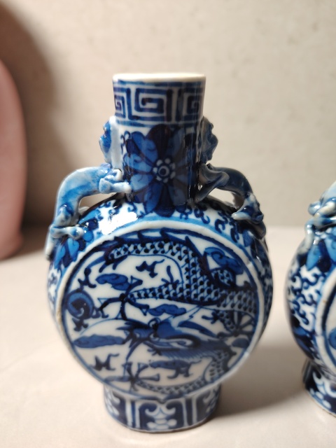 古玩陶瓷清晚期青花龍紋抱月瓶拍賣,當前價格5899元