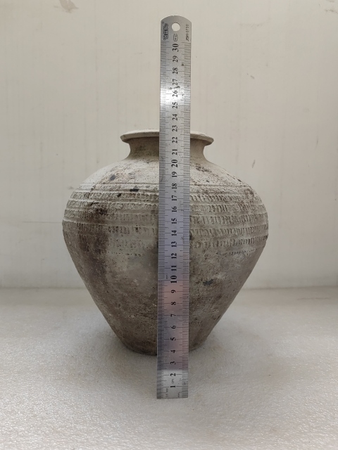 古玩陶瓷灰陶刻線條紋大罐拍賣,當前價格850元