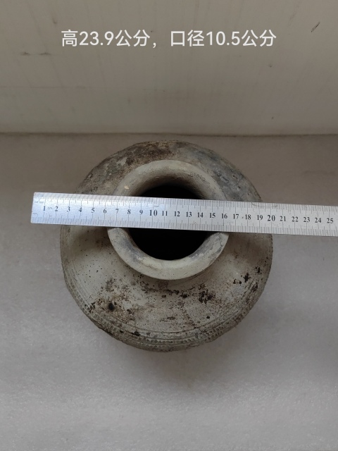 古玩陶瓷灰陶刻線條紋大罐拍賣,當前價格850元