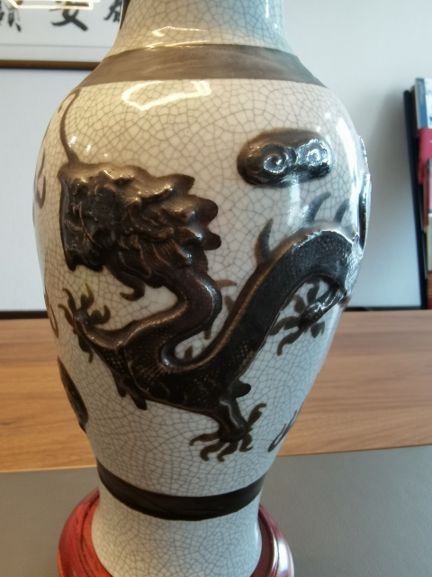 古玩陶瓷五爪龍***趕珠紋觀音大瓶拍賣,當前價格1800元