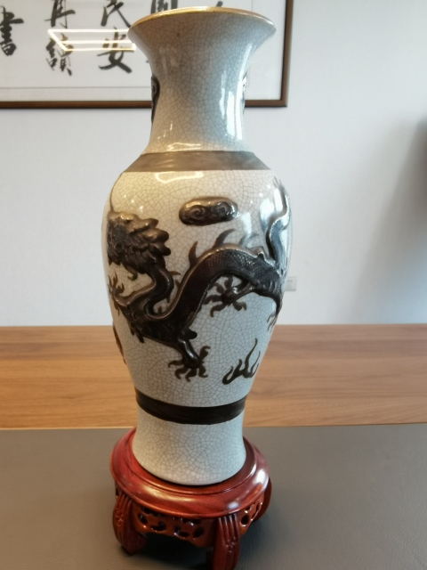 古玩陶瓷五爪龍***趕珠紋觀音大瓶拍賣,當前價格1800元