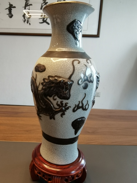 古玩陶瓷五爪龍***趕珠紋觀音大瓶拍賣,當前價格1800元