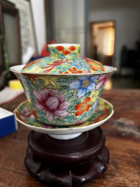 古玩陶瓷民國黃地粉彩百花不落地三才蓋碗拍賣,當前價格700元