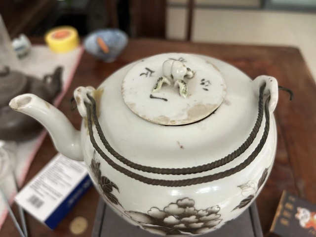 古玩陶瓷墨彩花卉紋茶壺拍賣,當(dāng)前價格999元