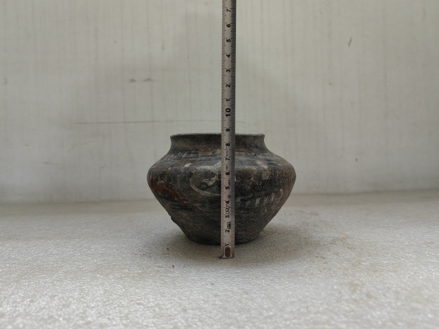 古玩陶瓷灰陶彩繪小罐拍賣,當前價格780元