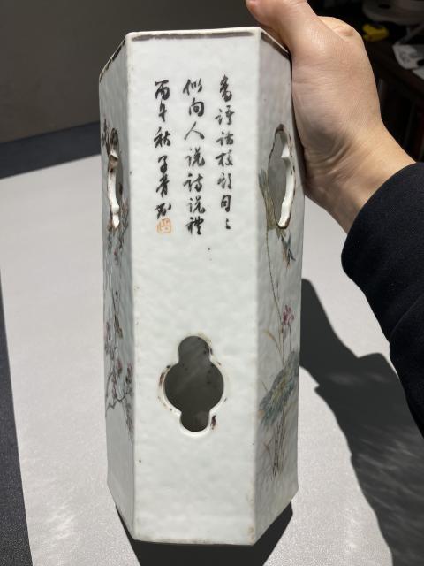 古玩陶瓷清代淺絳彩人物六方帽筒拍賣，當前價格18888元