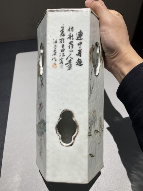 古玩陶瓷清代淺絳彩人物六方帽筒拍賣，當前價格18888元