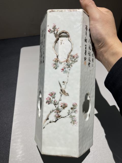 古玩陶瓷清代淺絳彩人物六方帽筒拍賣，當前價格18888元