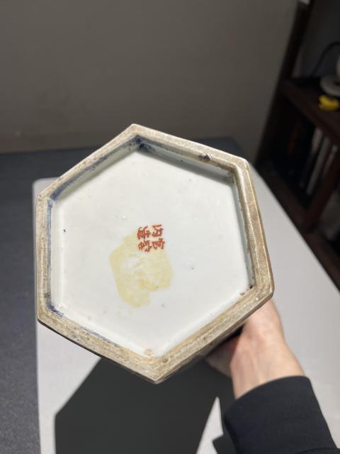 古玩陶瓷清代淺絳彩人物六方帽筒拍賣，當前價格18888元