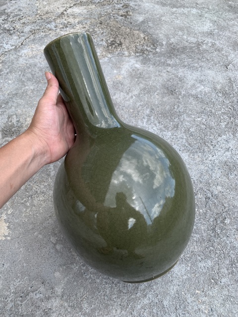 古玩陶瓷晚清民國·橄欖綠哥釉大天球瓶拍賣,當前價格1888元