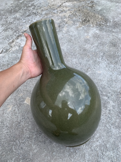 古玩陶瓷晚清民國·橄欖綠哥釉大天球瓶拍賣,當前價格1888元