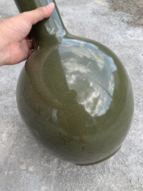 古玩陶瓷晚清民國·橄欖綠哥釉大天球瓶拍賣,當前價格1888元