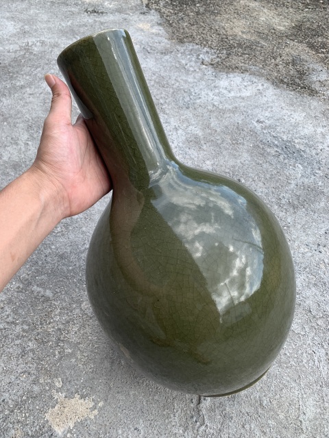 古玩陶瓷晚清民國·橄欖綠哥釉大天球瓶拍賣,當前價格1888元