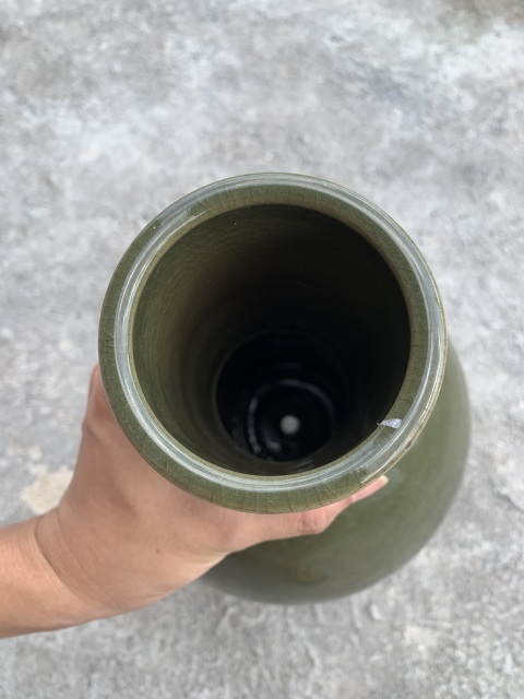 古玩陶瓷晚清民國·橄欖綠哥釉大天球瓶拍賣,當前價格1888元
