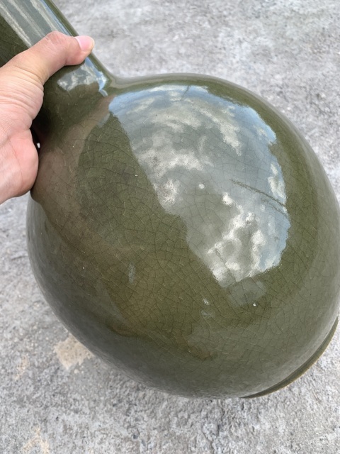 古玩陶瓷晚清民國·橄欖綠哥釉大天球瓶拍賣,當前價格1888元