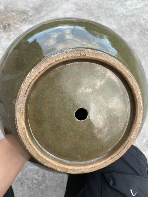 古玩陶瓷晚清民國·橄欖綠哥釉大天球瓶拍賣,當前價格1888元