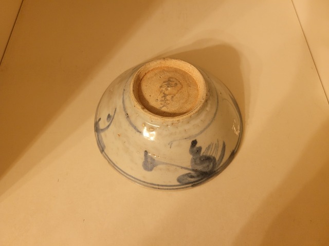 古玩陶瓷明中期墨書款青花花卉紋碗拍賣,當(dāng)前價格298元