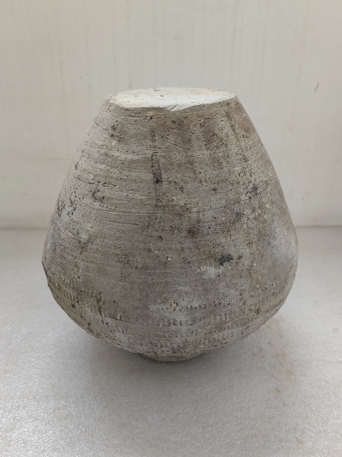 古玩陶瓷灰陶刻線條紋大罐拍賣,當前價格850元