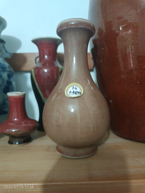 古玩陶瓷嘉慶霽紅釉盤口瓶拍賣,當(dāng)前價(jià)格6900元