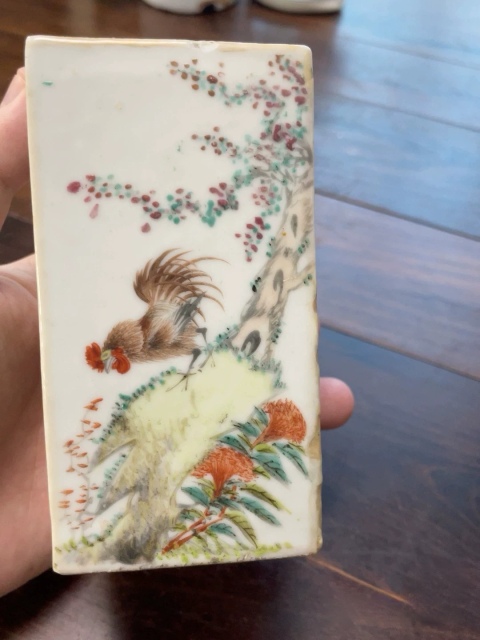 古玩陶瓷晚清同治淺絳彩官上加官詩文四方筆筒拍賣,當(dāng)前價(jià)格6500元