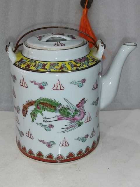 古玩陶瓷粉彩龍鳳紋提梁壺拍賣,當前價格688元
