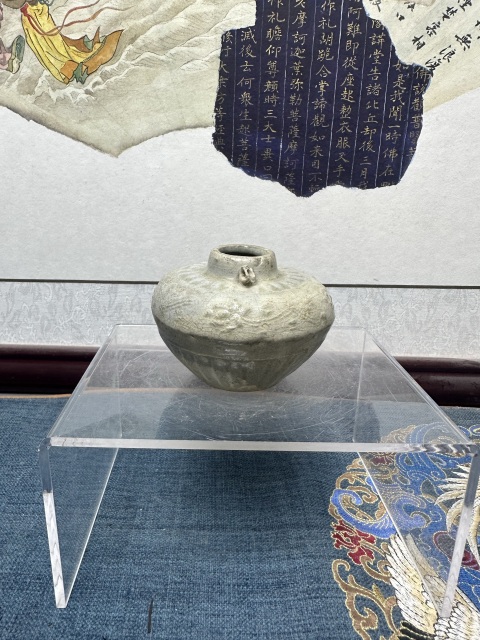 古玩陶瓷精品:元代暗刻雙系水盂拍賣，當前價格1999元