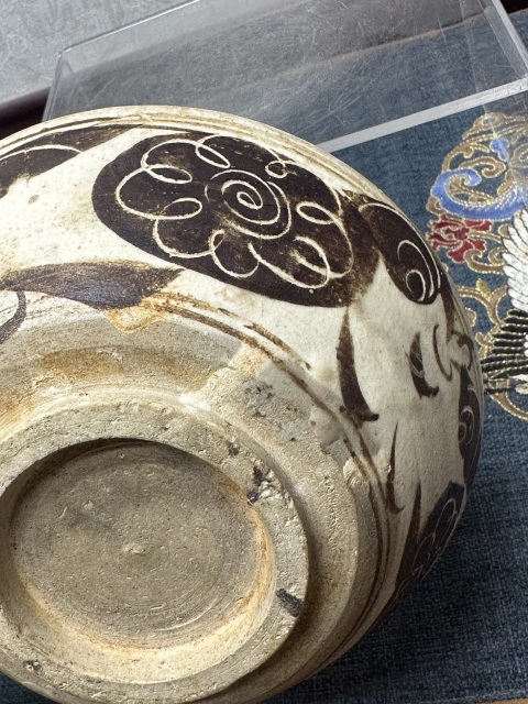 古玩陶瓷元末明初·白釉褐彩花卉紋碗真品鑒賞圖