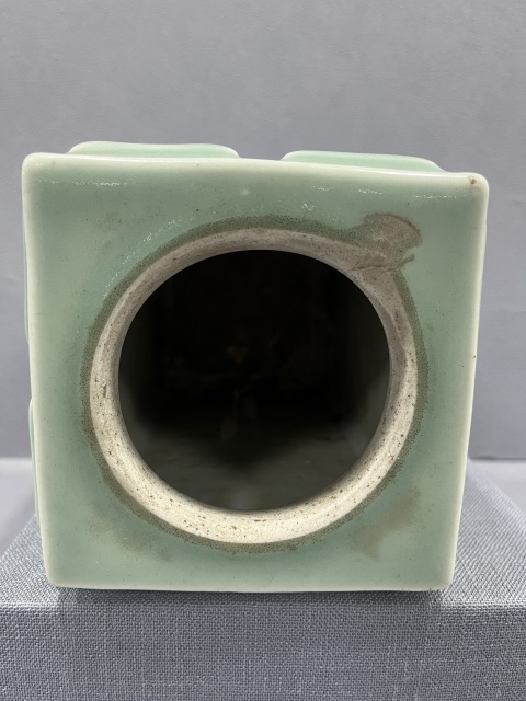 古玩陶瓷豆青釉八卦紋截口琮式瓶拍賣,當前價格8500元