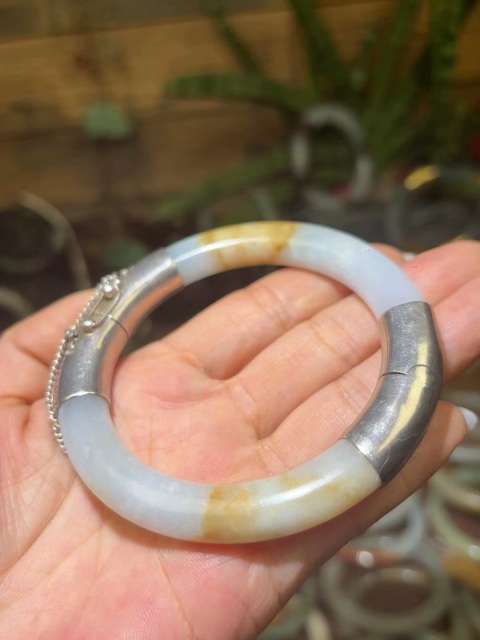 古玩玉器清代冰糯種天然翡翠手鐲拍賣，當前價格9580元