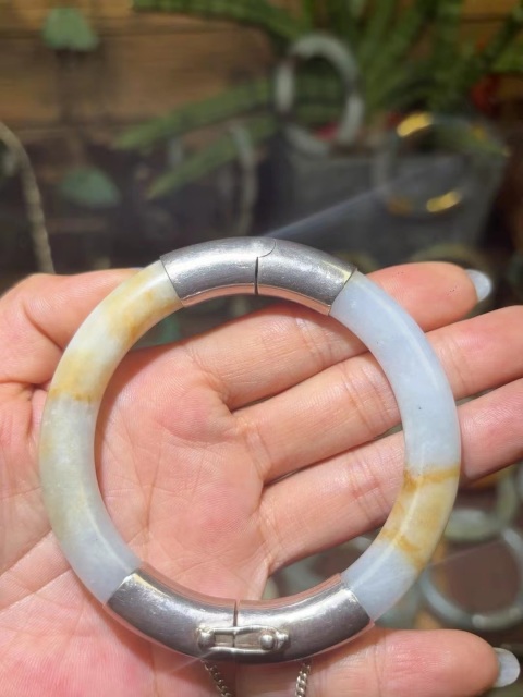 古玩玉器清代冰糯種天然翡翠手鐲拍賣，當前價格9580元