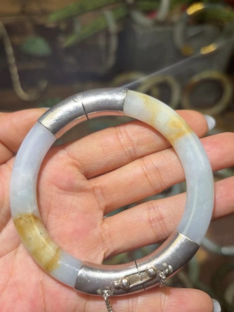 古玩玉器清代冰糯種天然翡翠手鐲拍賣，當前價格9580元