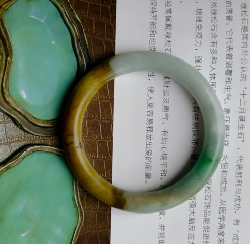 古玩玉器清代老翡翠手鐲黃加綠拍賣,當(dāng)前價(jià)格12000元