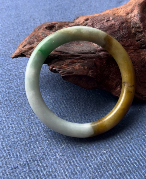 古玩玉器清代老翡翠手鐲黃加綠拍賣,當(dāng)前價(jià)格12000元