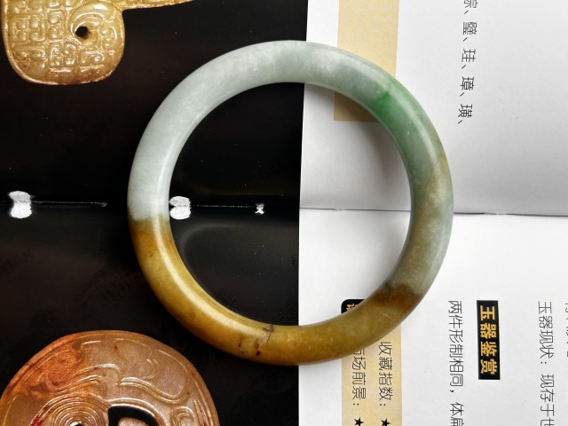 古玩玉器清代老翡翠手鐲黃加綠拍賣,當(dāng)前價(jià)格12000元